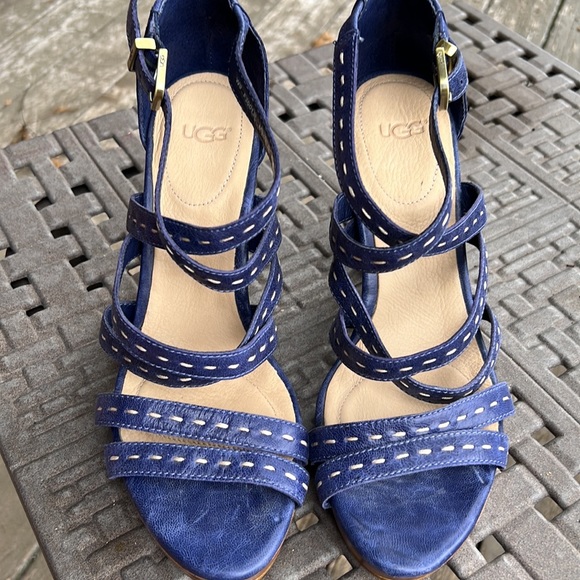 UGG Shoes - Ugg Foxe Ink strappy leather sandals. Size 9. Like new